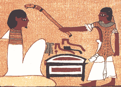 rituál "otvárania úst", kňaz prikladá posvätné tesárske dlátko na hlavu a na ústa múmie